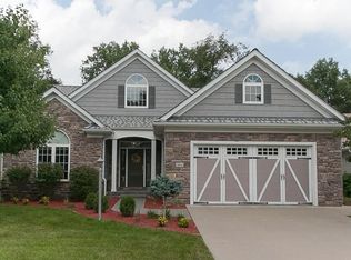 2865 Pine Cir, Coralville, IA 52241