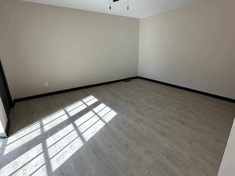1429 Cedar Park Dr — Photo 5