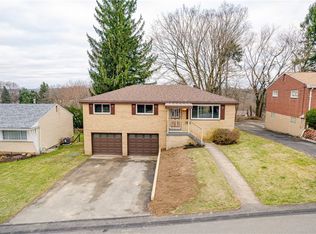 821 Macbeth Dr, Pittsburgh, PA