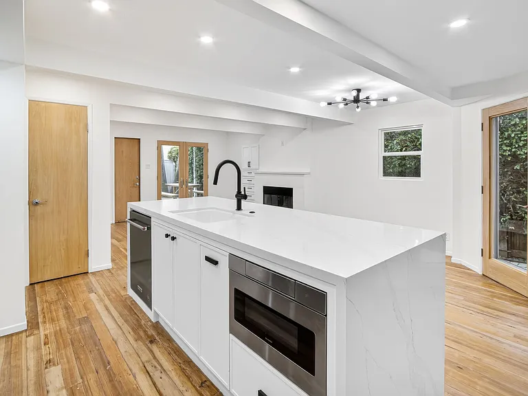 404 Prospect St — Photo 3