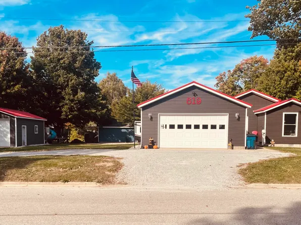 519 W Oak St, Fremont, MI 49412