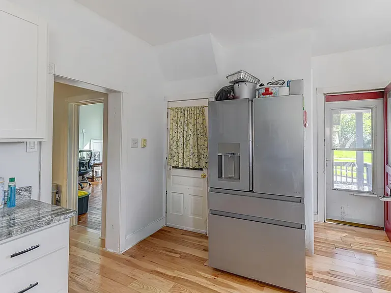 380 E 3rd St — Photo 5