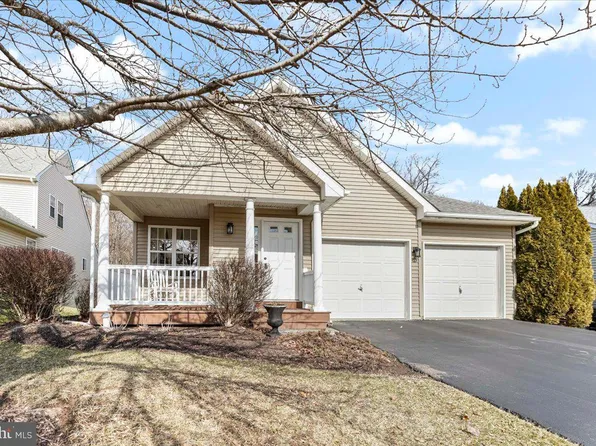 415 E Glenview Dr, West Grove, PA 19390