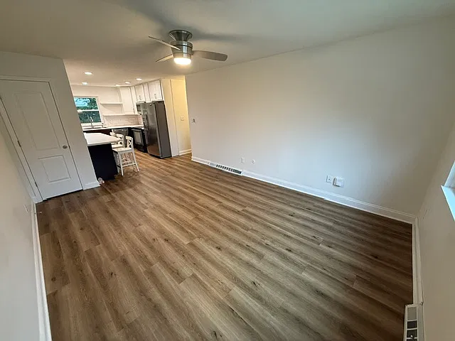 2 bed, 1.5 bath, 819 sqft, $1,500 — Photo 3