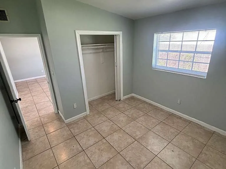 2911 NW 11th Pl #A — Photo 13