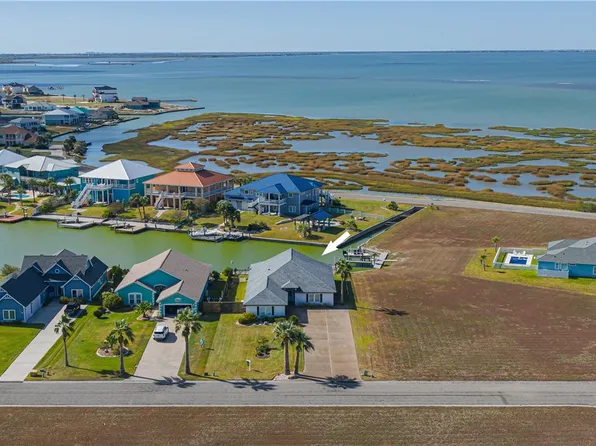 30 Peets Bend Dr, Rockport, TX 78382