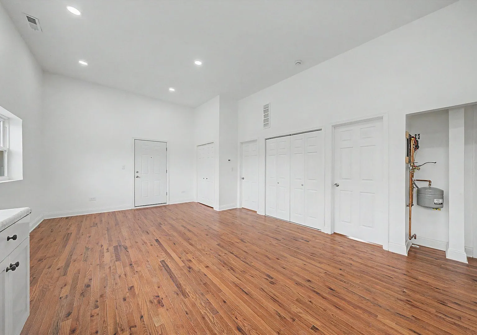 2 bed, 800 sqft, $1,800 — Photo 4