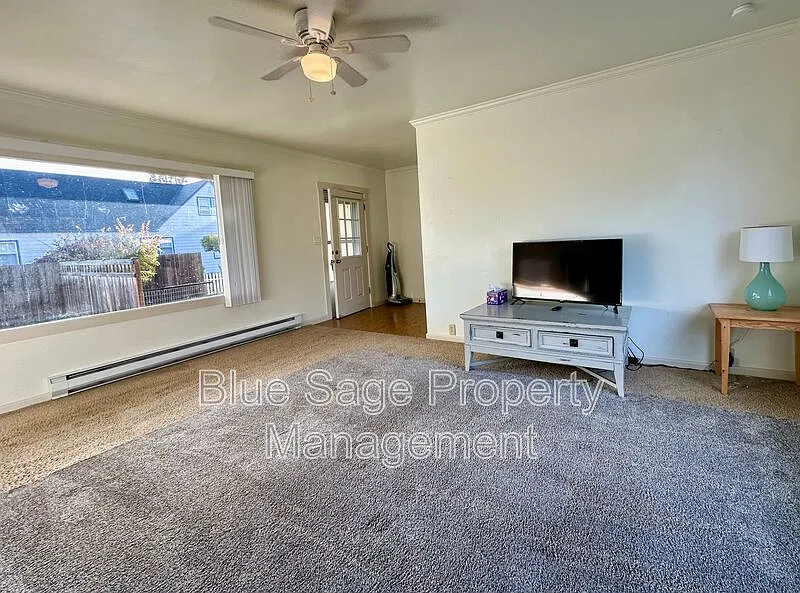 2 bed, 1.0 bath, 1000 sqft, $1,650 — Photo 2