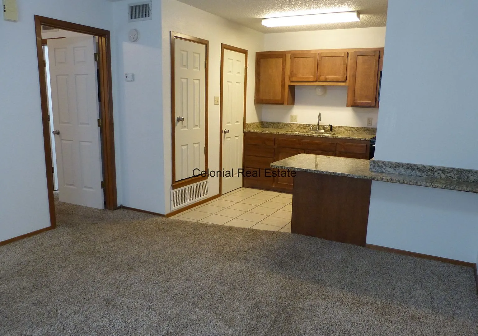 813 Laurelwood — Photo 2