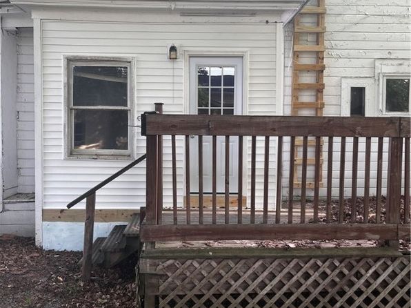 27 Follett St