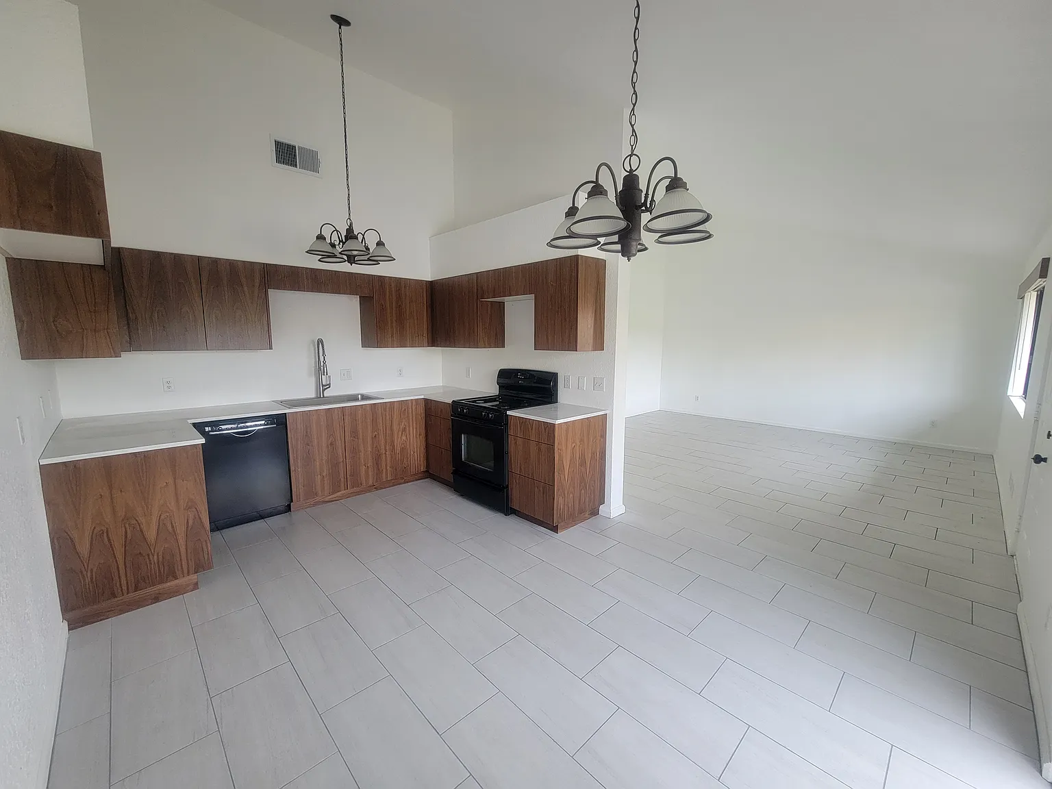 2 bed, 1000 sqft, $1,950 — Photo 2