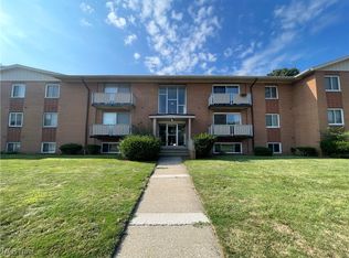 22065 River Oaks Dr APT C11, Rocky River, OH 44116