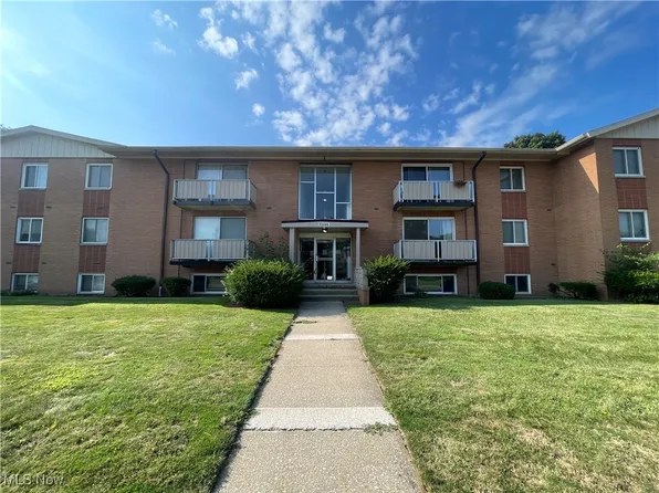 22065 River Oaks Dr APT C11, Rocky River, OH 44116