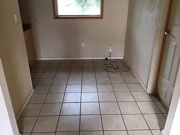 4th image of 2425 N Nottingham Way