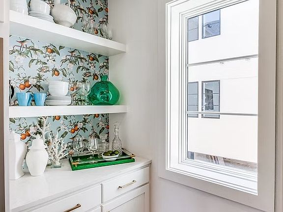 3rd image of 7207 Gaston Ave #906