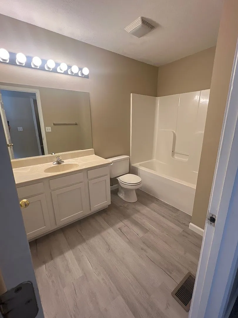 3 bedrooms, 3.5 bathrooms! — Photo 3