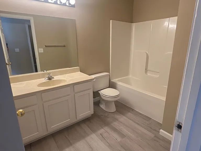 1426 N Kinser Pike #6F — Photo 3
