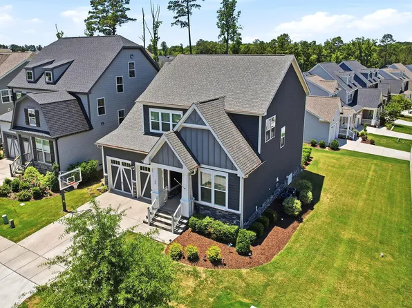 100 Oaks End Dr, Holly Springs, NC 27540