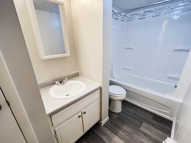 Oakwood Apartments — Photo 59
