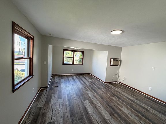 5th image of 561 Farnsworth Ave