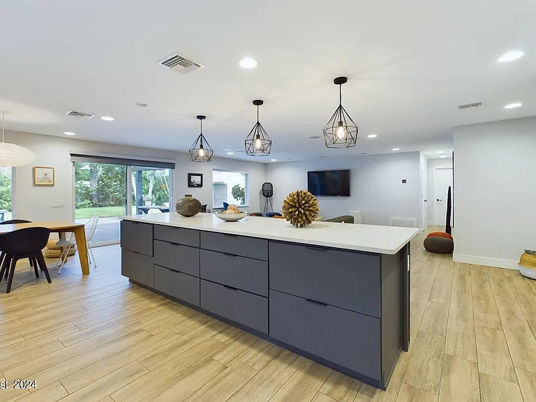1445 Bayshore Dr — Photo 8