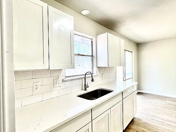 3rd image of 7258 Brook Valley Dr