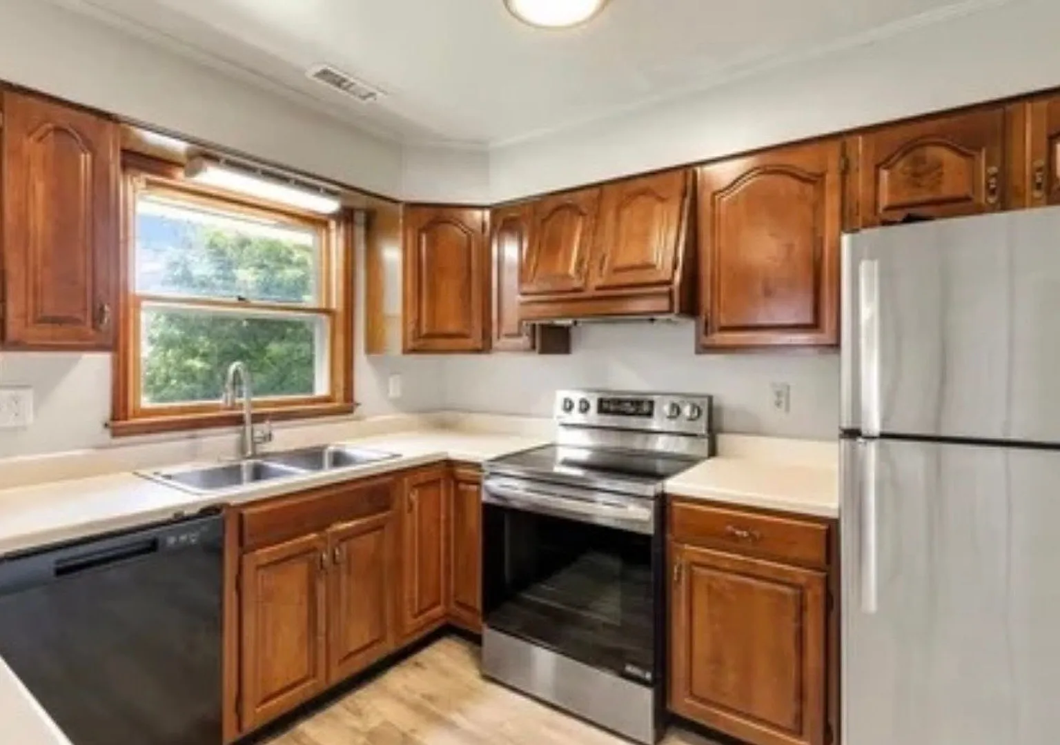 Updated 3BR/2BA Ranch with Finished Lower Level Convenient Christiansburg Location — Photo 3