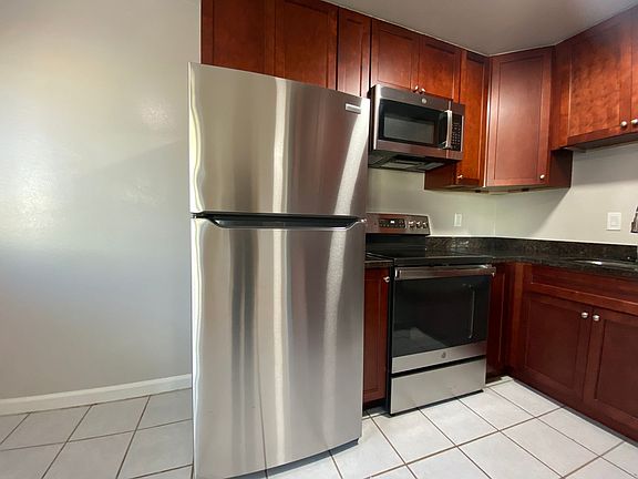 4th image of 734 E 20th St APT 6