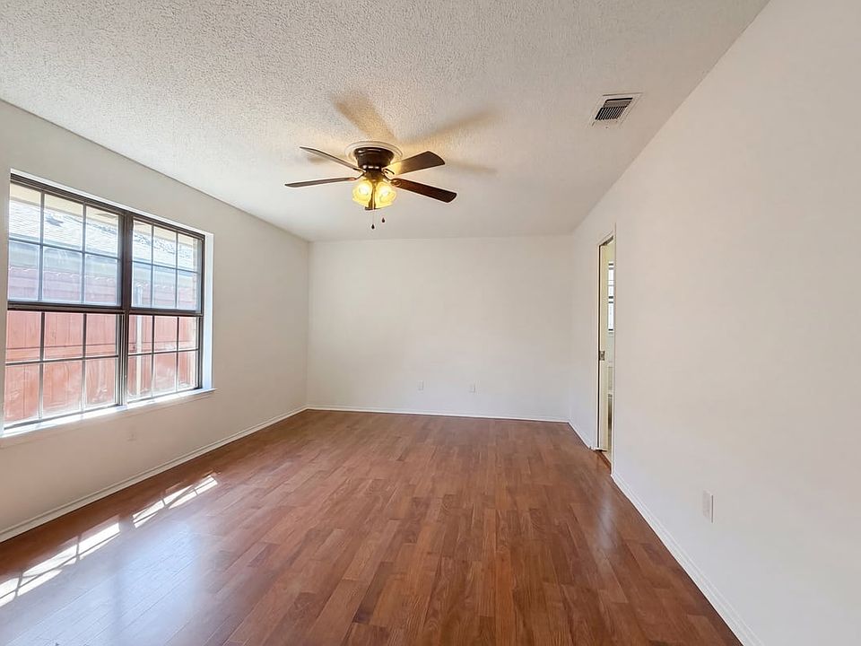 1st image of 5122 Red River Dr