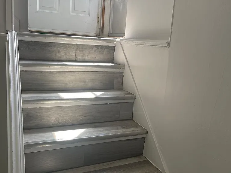 50 Chestnut Cres — Photo 5