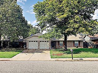 1013 Val Genes Rd, Edmond, OK 73003