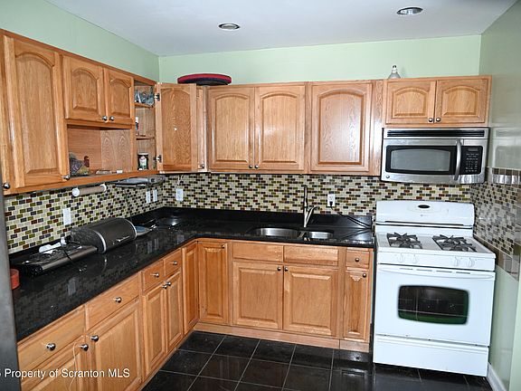 4th image of 93 Prospect St