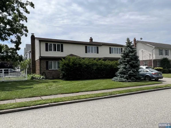 20 Winslow Ter, Fair Lawn, NJ 07410