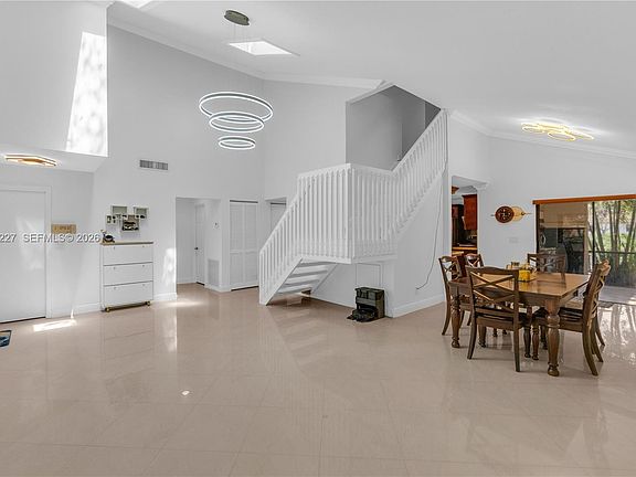 4th image of 2905 Begonia Way