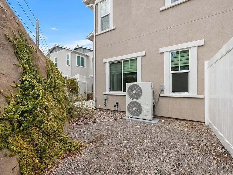 1523 Wingwood Ln — Photo 14