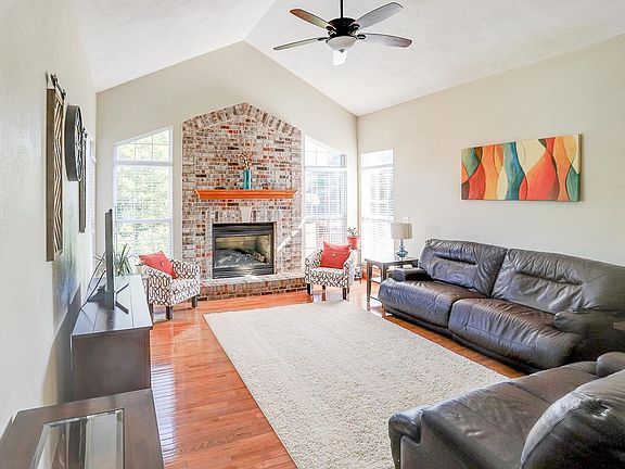 4th image of 131 Savannah Ct