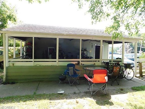 4th image of 425-425 1/2 Fairchild Ave