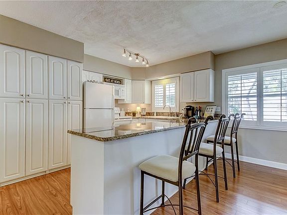 5th image of 1438 46th Ave NE