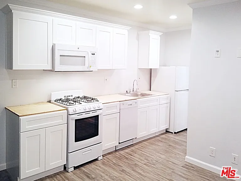 853 N Hudson Ave #4 — Photo 4