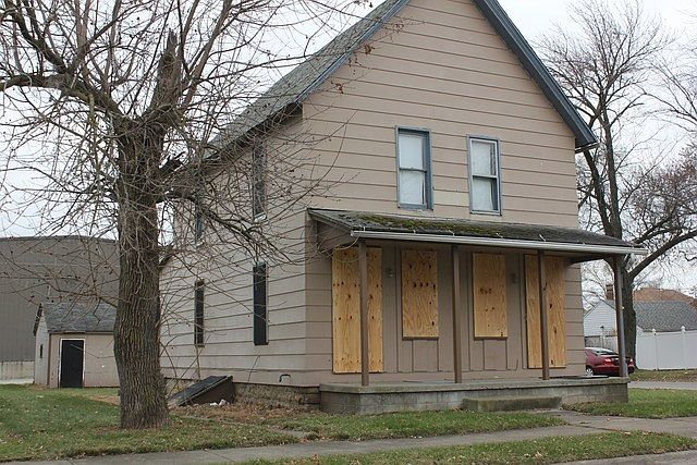 2nd image of 494 W Mulberry St