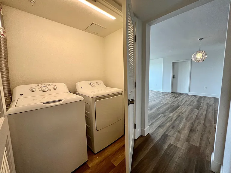 5210 W Olympic Blvd #201 — Photo 10