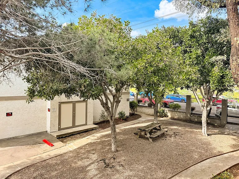 Uptown Villas — Photo 7