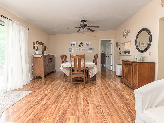 4th image of 926 Summer Hill Ct