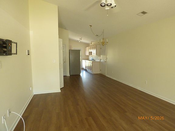 3rd image of 408 Jamestown Dr