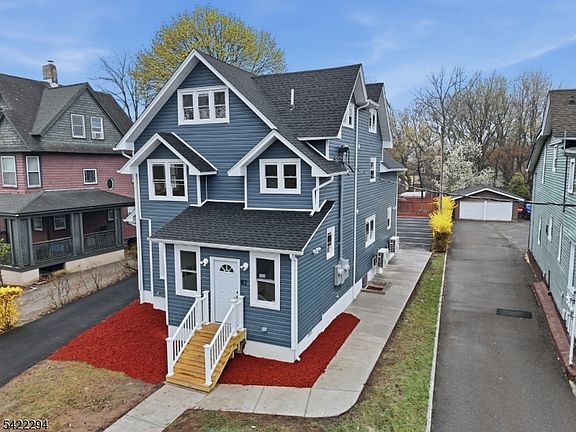 4th image of 82 Grove St