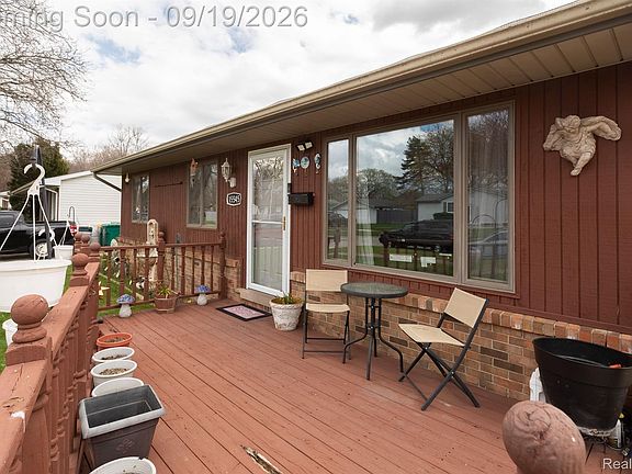 5th image of 15545 Sandburg St