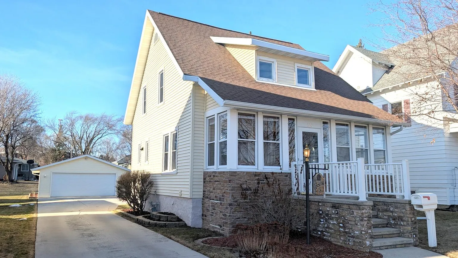 128 School St photo 1