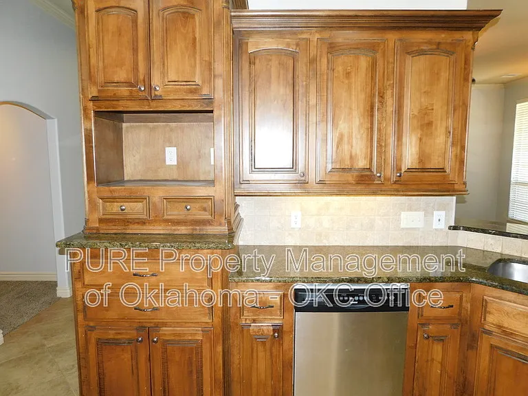 1100 Kelsi Dr — Photo 8