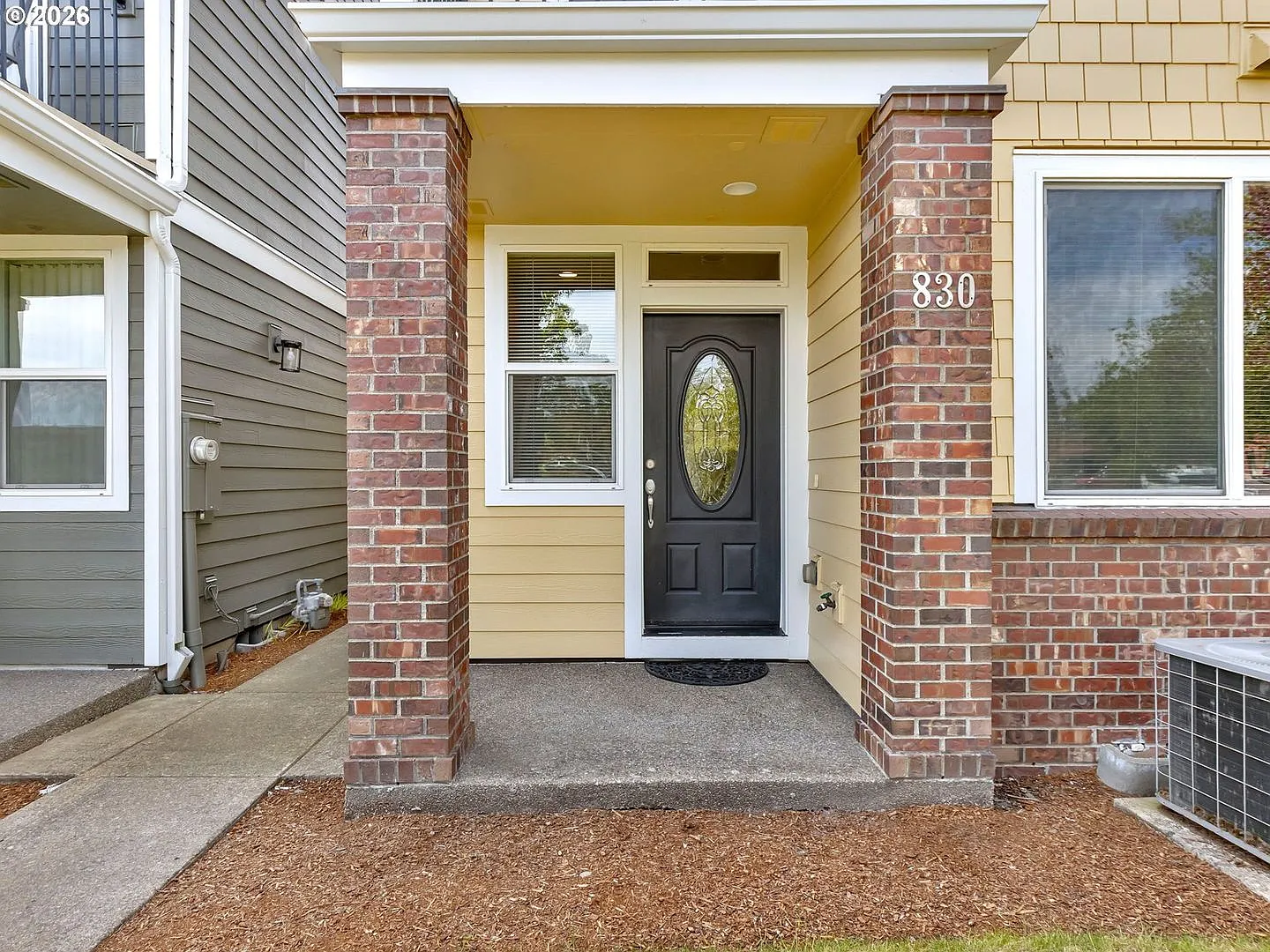 Spacious Living in a Modern Townhome — Photo 2