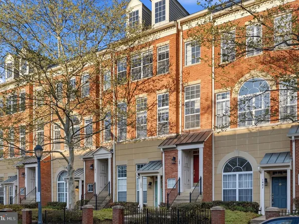 1881 Crescent Park Dr, Reston, VA 20190